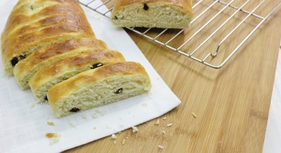 Roulette With Farmer’s Cheese and Raisins – Рулет с Творогом и Изюмом