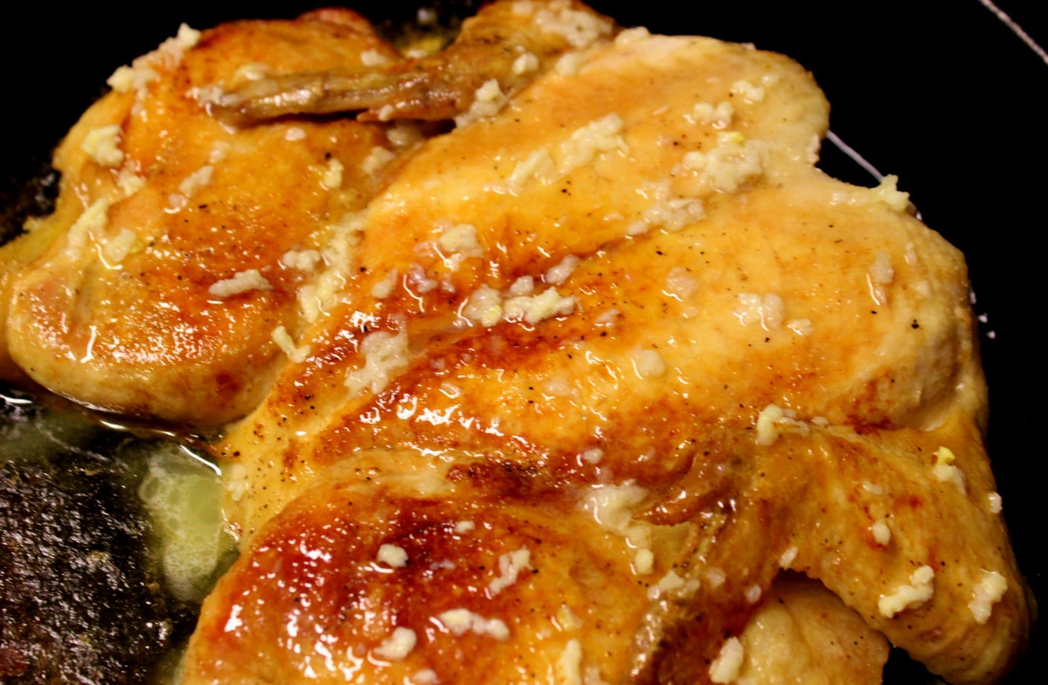 Сколько готовить цыпленка в духовке. Курица табака в духовке. Цыпленок в духовке. Цыплёнок табака в духовке с корочкой с картошкой. Курица табака в духовке с картошкой.