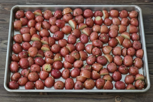 Garlic and Herb Roasted Potatoes-1-13