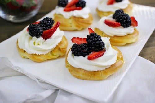 Cream Puff Pastries with Berries