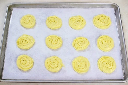 Pate a choux dough on a baking sheet (3)