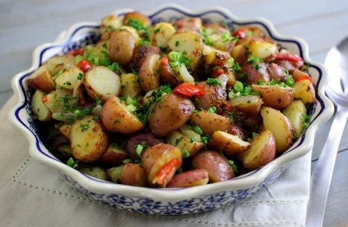 roasted potatoes with pepper and shallot (500x327)