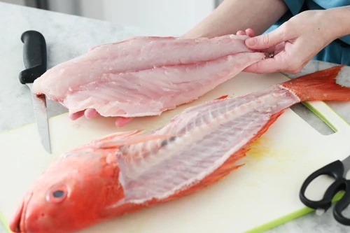 Filleting a Whole Fish-1-9