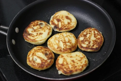 Sirniki (Russian Farmer's Cheese Pancakes)-1-27