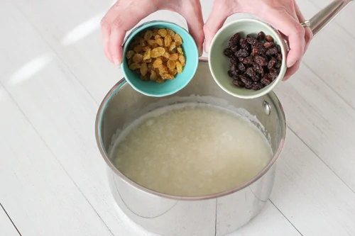 Vanilla and Raisin Rice Pudding-1-5