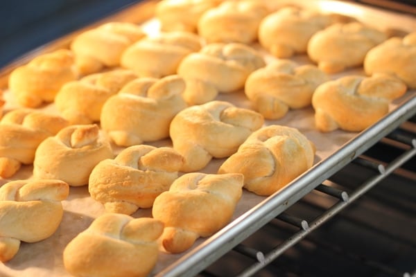 Garlic and Herb Knots-1-29