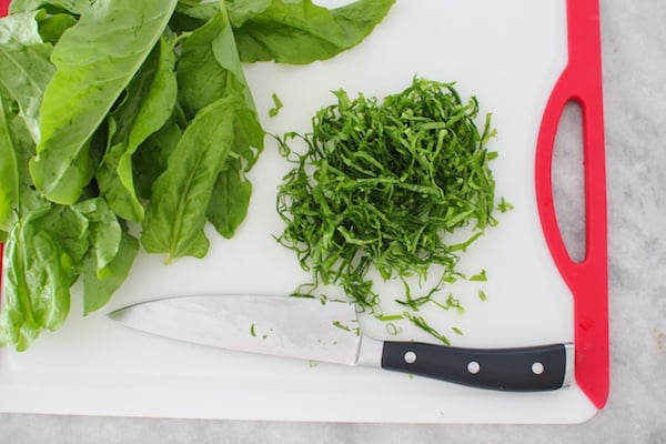 Cutting sorrel leaves