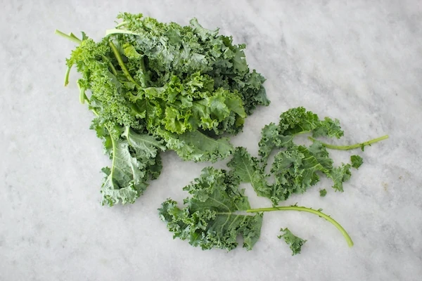 Common curly kale for soups and salads 
How to strip the leaves from the stem
