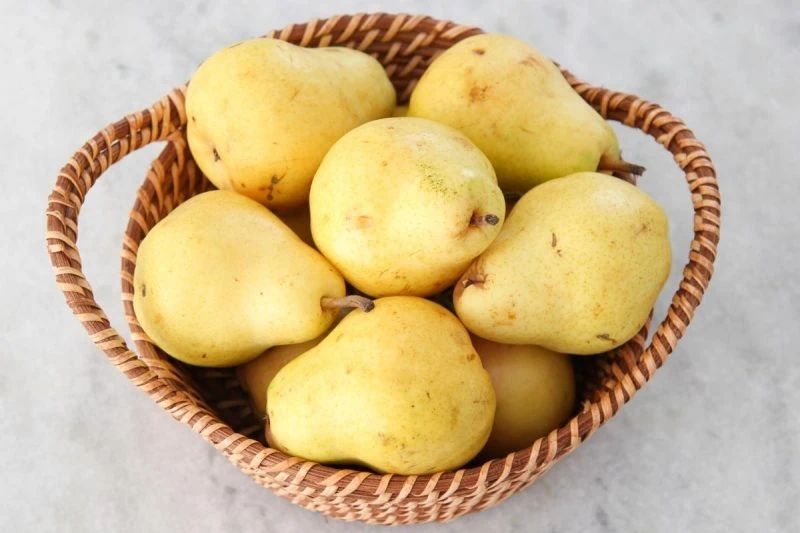 Basket of pears for homemade apple pear sauce