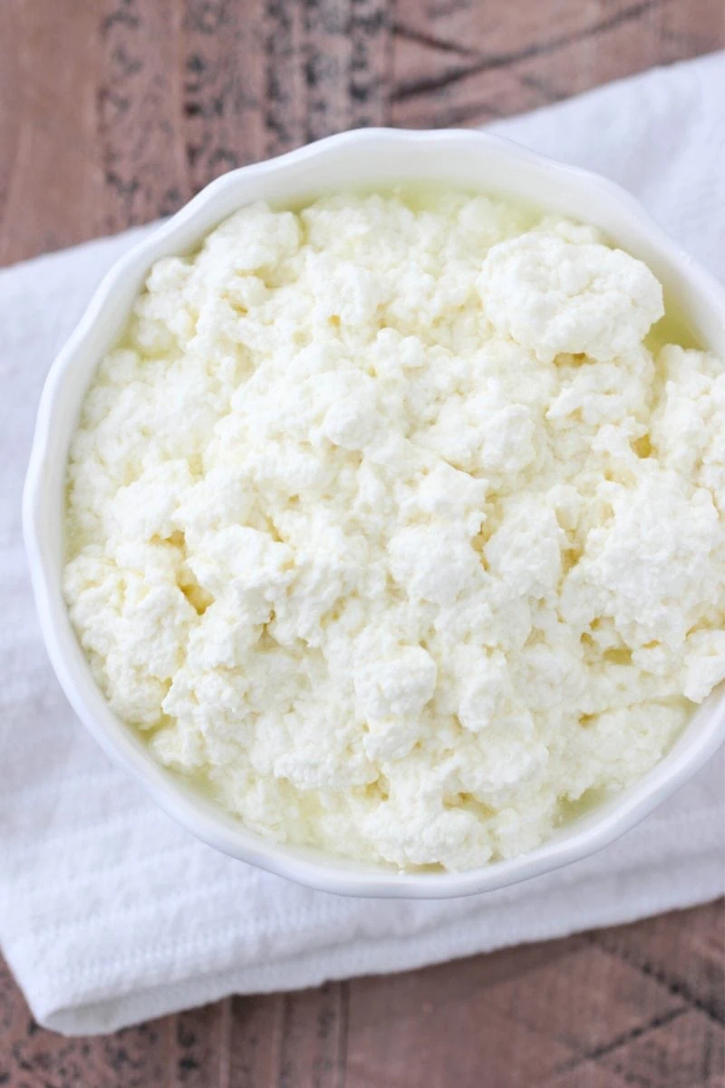 Homemade ricotta cheese made from 2 ingredients, milk and lemon juice, to make tender and creamy cheese. 