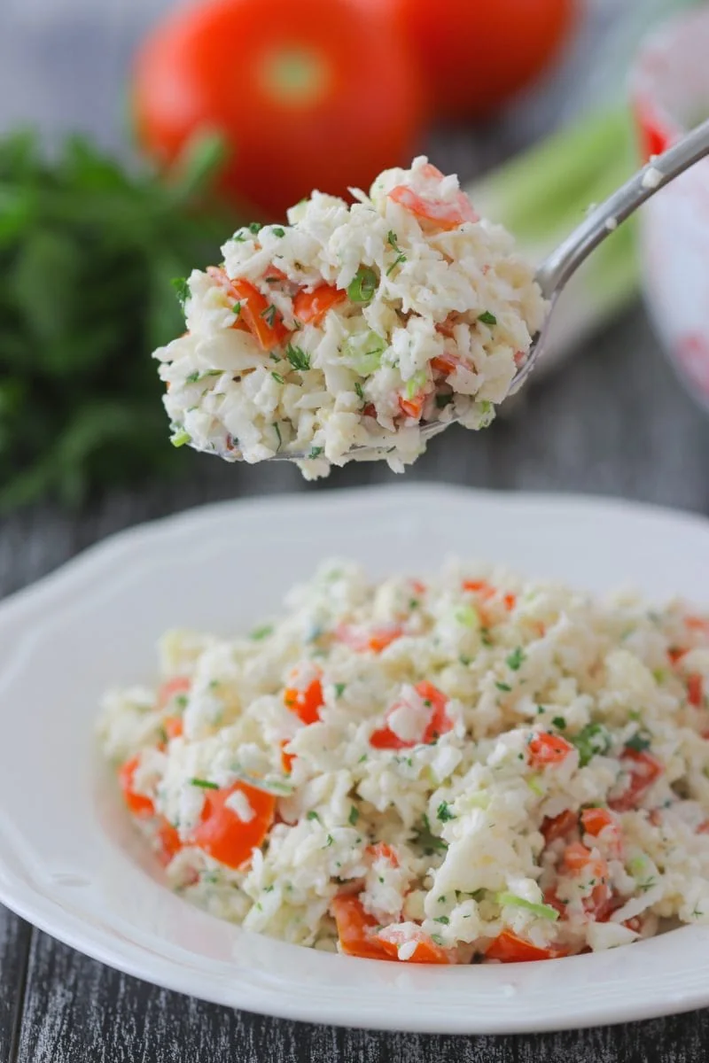 The best cauliflower salad with tomatoes, herbs and a creamy dressing. 