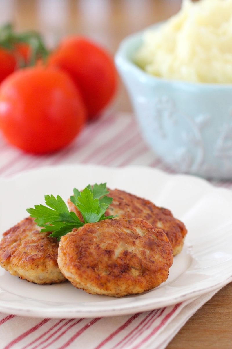 Chicken kotleti on a plate. 