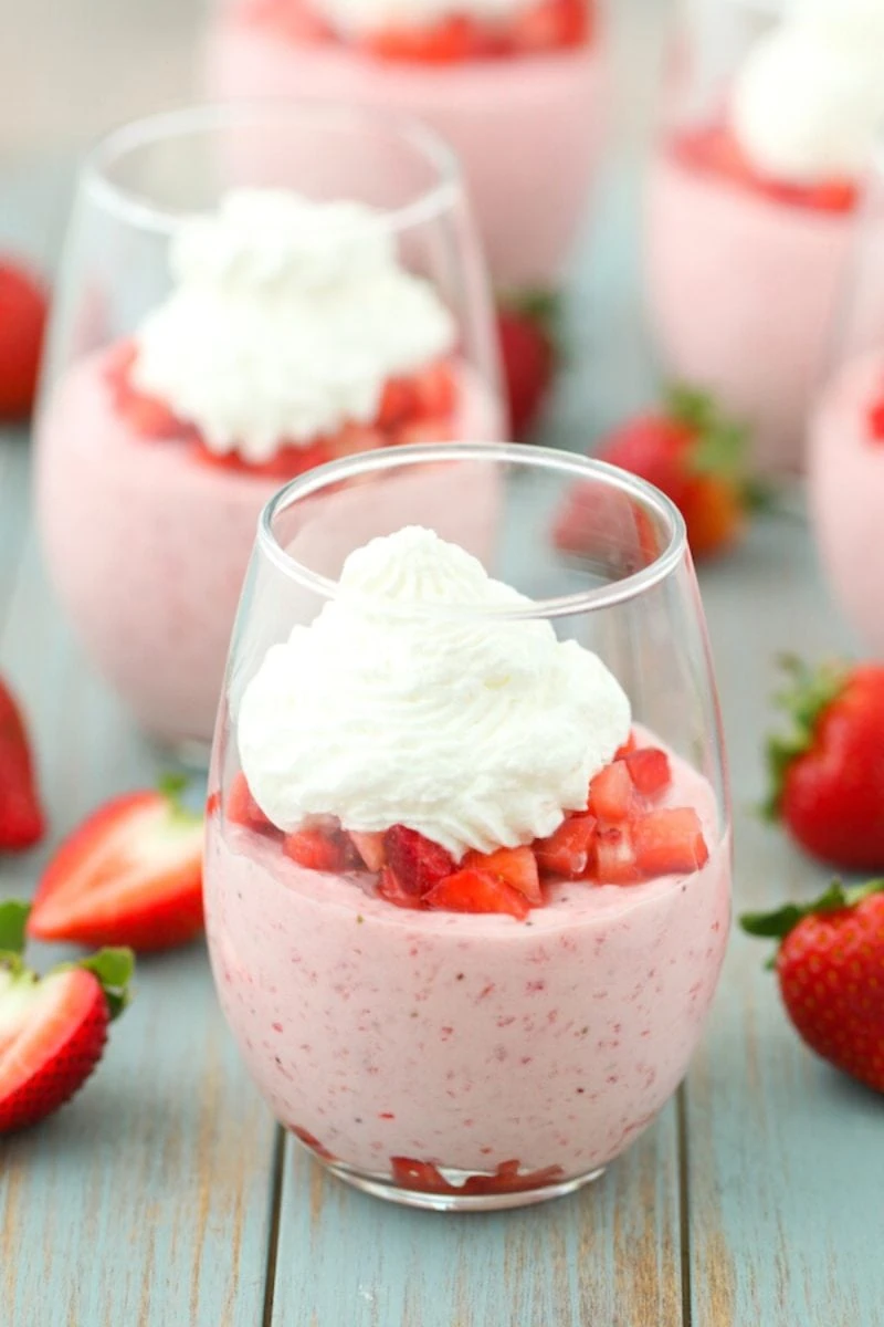 Strawberry Mousse - creamy, fluffy mousse with fresh strawberries and cream.